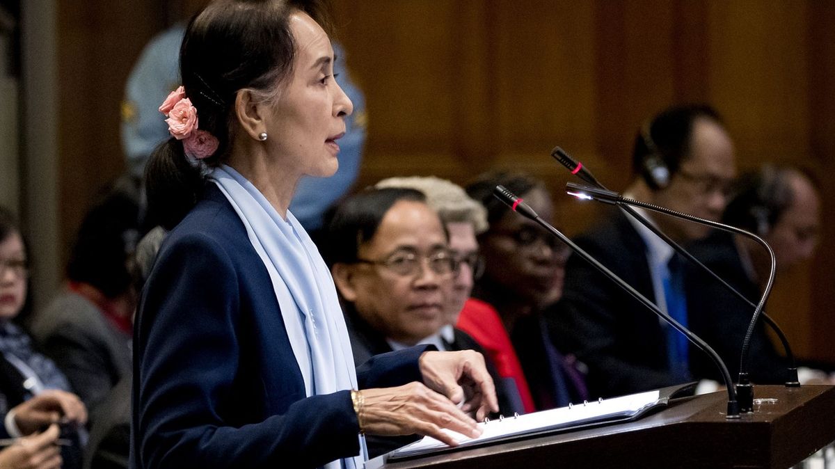 Su Ťij odmítla v Haagu obvinění z vraždění Rohingů, zločiny prý vyšetří